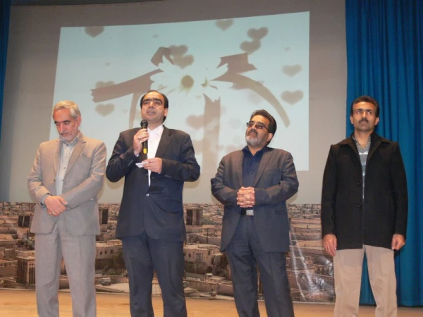 استاد فرجیان، معاون آموزشی، پژوهشی و فرهنگی پردیس در جمع دانشجومعلمان :

زمان برگزاری آزمون جامع مرداد ماه سال95خواهد بود.
 9