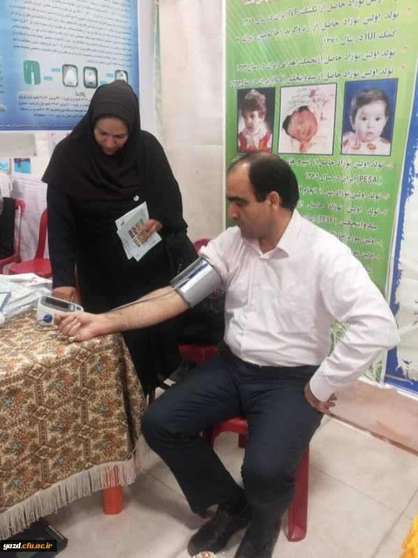 به مناسبت هفته پژوهش و فناوری :

بازدید مسئولان مدیریت استانی دانشگاه فرهنگیان از فن بازار  در دانشگاه یزد  22