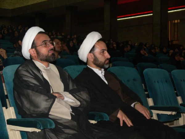 با همکاری دفتر نهاد مقام معظم رهبری در دانشگاه فرهنگیان یزد برگزار شد :

اولین همایش بزرگ آموزش الحان قرآنی و روش تدریس قرآن کریم 11