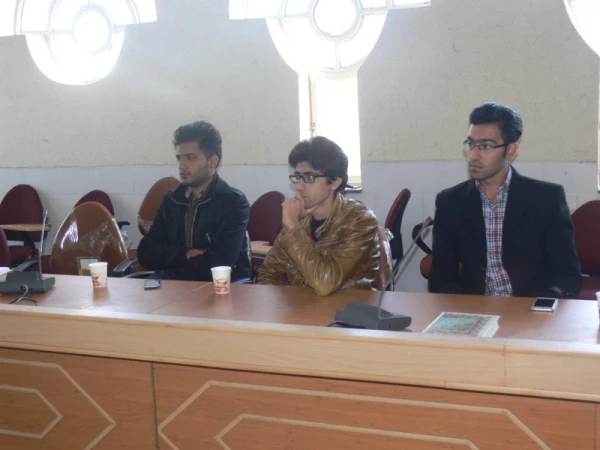 در راستای رسیدگی به امور دانشجومعلمان شاهد و ایثارگر:
نشست دانشجومعلمان شاهد وایثارگر پردیس شهیدان پاک نژاد با مسئولین بنیاد شهید و ایثارگران
 4