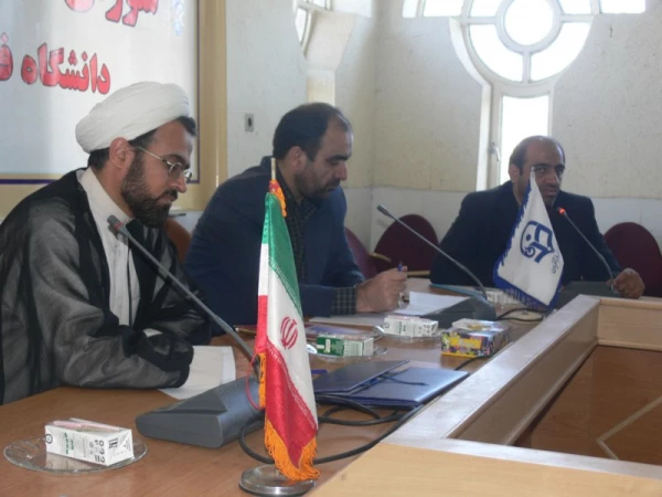 با محوریت برنامه های بزرگداشت دهه فجر در پردیس شهیدان پاک نژاد برگزار شد :

ششمین جلسه شورای فرهنگی و اجتماعی دانشگاه فرهنگیان استان یزد
 8