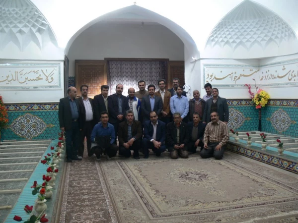در آستانه ایام الله  دهه فجر با حضور در مزار شهدای معلم :

تجدید میثاق کارکنان دانشگاه فرهنگیان یزد  با آرمان های شهدا 
 5