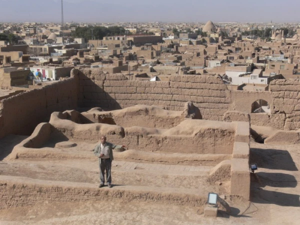 در آستانه ایام الله  دهه فجر با حضور در مزار شهدای معلم :

تجدید میثاق کارکنان دانشگاه فرهنگیان یزد  با آرمان های شهدا 
 12