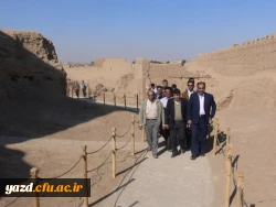 در آستانه ایام الله  دهه فجر با حضور در مزار شهدای معلم :

تجدید میثاق کارکنان دانشگاه فرهنگیان یزد  با آرمان های شهدا 
 19