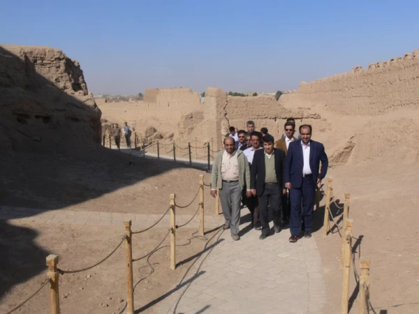 در آستانه ایام الله  دهه فجر با حضور در مزار شهدای معلم :

تجدید میثاق کارکنان دانشگاه فرهنگیان یزد  با آرمان های شهدا 
 19