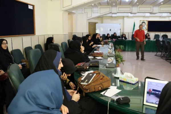 در روز دوم همایش کشوری دبیران شورای صنفی- رفاهی دانشگاه فرهنگیان برگزار شد:

کارگاه های آموزشی مشارکت و مسؤولیت پذیری؛ مهارت های زندگی و حقوق شهروندی
 10