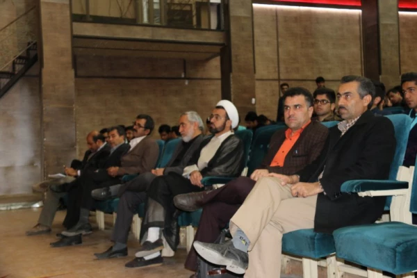 دکتر رضایی، سرپرست امور پردیس های استانی دانشگاه فرهنگیان یزد: 

بنده انتقاد پذیری را یک فرصت می دانم و آن را موتور محرک مسؤولان
 3