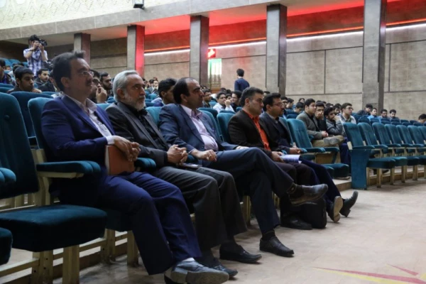 دکتر رضایی، سرپرست امور پردیس های استانی دانشگاه فرهنگیان یزد: 

بنده انتقاد پذیری را یک فرصت می دانم و آن را موتور محرک مسؤولان
 7