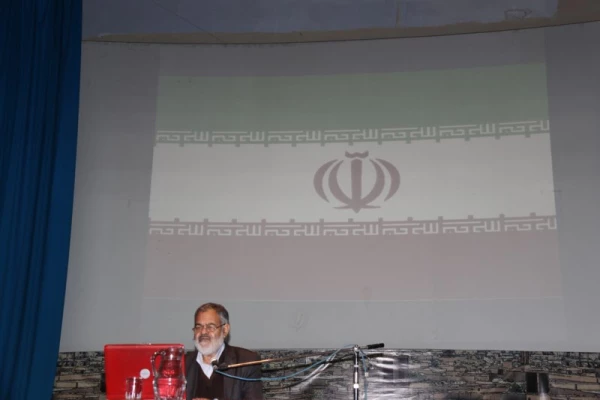 دکتر رضایی، سرپرست امور پردیس های استانی دانشگاه فرهنگیان یزد: 

بنده انتقاد پذیری را یک فرصت می دانم و آن را موتور محرک مسؤولان
 8