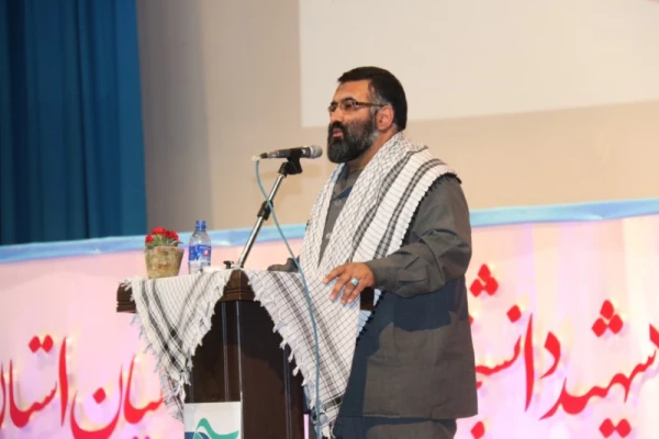 با همت بسیج دانشجویی دانشگاه برگزار شد :
اولین کنگره شهدای دانشجو معلم دانشگاه فرهنگیان یزد 
 9