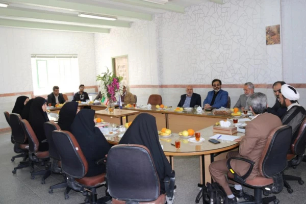 در پردیس حضرت فاطمه الزهرا(س)  برگزار شد :

هفتمین جلسه شورای فرهنگی و اجتماعی دانشگاه فرهنگیان استان یزد
 7