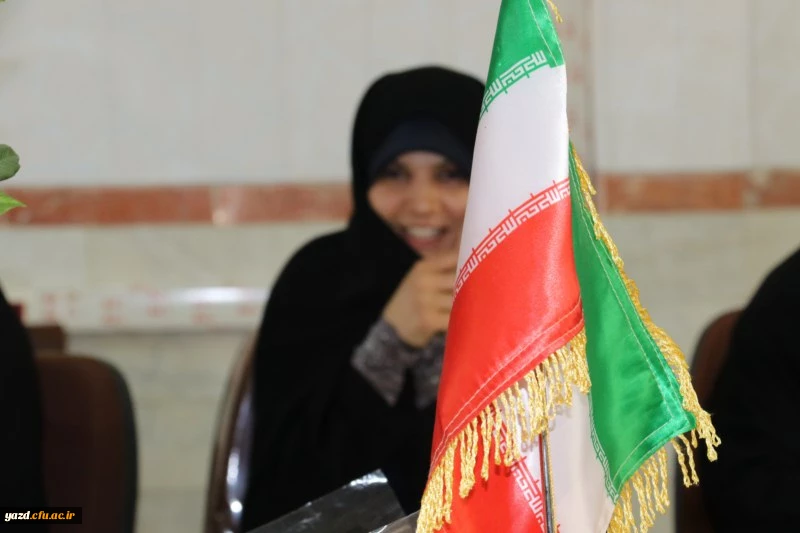 در پردیس حضرت فاطمه الزهرا(س)  برگزار شد :

هفتمین جلسه شورای فرهنگی و اجتماعی دانشگاه فرهنگیان استان یزد
 21