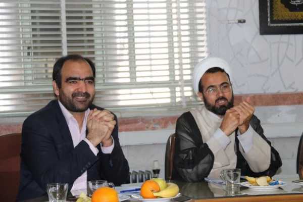 در پردیس حضرت فاطمه الزهرا(س)  برگزار شد :

هفتمین جلسه شورای فرهنگی و اجتماعی دانشگاه فرهنگیان استان یزد 2