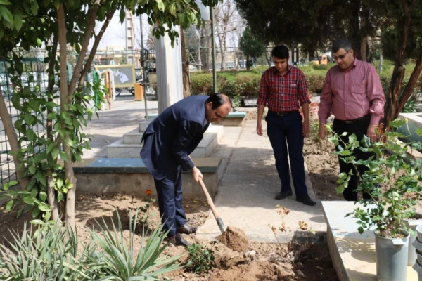 در پردیس شهیدان پاک نژاد یزد صورت گرفت:

کاشت نهال به مناسبت نکوداشت هفته منابع طبیعی و روز درخت کاری 
 3