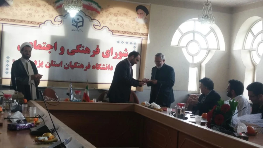 در نشستی صمیمانه از زحمات یک ساله همکاران پردیس های استانی تقدیر به عمل آمد. 10