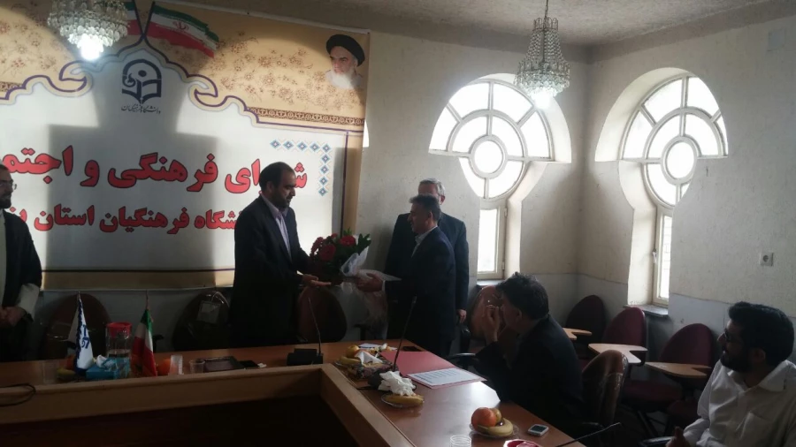 در نشستی صمیمانه از زحمات یک ساله همکاران پردیس های استانی تقدیر به عمل آمد. 12