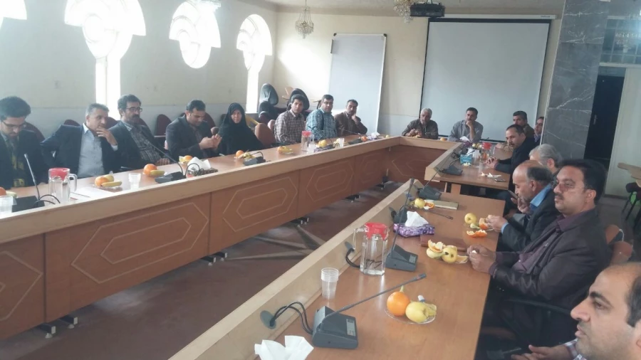 در نشستی صمیمانه از زحمات یک ساله همکاران پردیس های استانی تقدیر به عمل آمد. 14