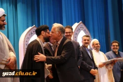در مراسم اختتامیه جشنواره قرآن و عترت بخش خواهران :

تجلیل از استاد محمود حرازی هنرمند خوشنویس، فرهیخته و فرهنگی پیشکسوت یزدی
 5