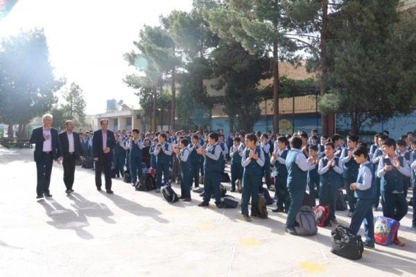 به پاس اجرای هنرمندانه در مراسم اختتامیه جشنواره قرآن و عترت: 

تقدیر و تجلیل از عوامل اجرایی و دانش آموزان گرود سرود دبستان شاهد خرم نژاد
 3