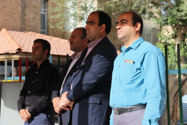 به پاس اجرای هنرمندانه در مراسم اختتامیه جشنواره قرآن و عترت: 

تقدیر و تجلیل از عوامل اجرایی و دانش آموزان گرود سرود دبستان شاهد خرم نژاد
 4