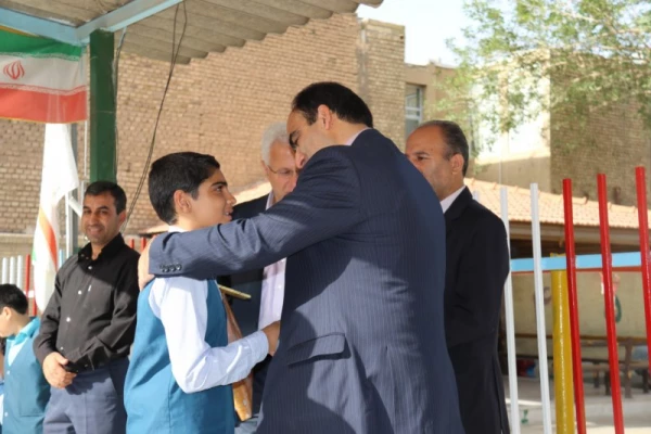 به پاس اجرای هنرمندانه در مراسم اختتامیه جشنواره قرآن و عترت: 

تقدیر و تجلیل از عوامل اجرایی و دانش آموزان گرود سرود دبستان شاهد خرم نژاد
 10