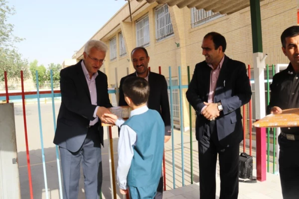 به پاس اجرای هنرمندانه در مراسم اختتامیه جشنواره قرآن و عترت: 

تقدیر و تجلیل از عوامل اجرایی و دانش آموزان گرود سرود دبستان شاهد خرم نژاد
 11