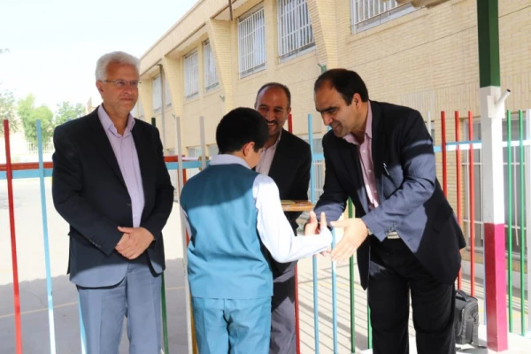 به پاس اجرای هنرمندانه در مراسم اختتامیه جشنواره قرآن و عترت: 

تقدیر و تجلیل از عوامل اجرایی و دانش آموزان گرود سرود دبستان شاهد خرم نژاد
 12