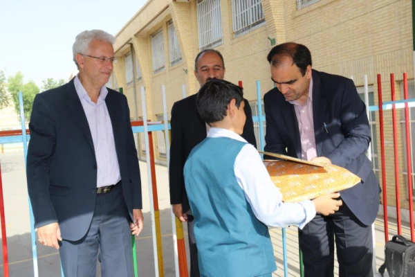 به پاس اجرای هنرمندانه در مراسم اختتامیه جشنواره قرآن و عترت: 

تقدیر و تجلیل از عوامل اجرایی و دانش آموزان گرود سرود دبستان شاهد خرم نژاد
 13