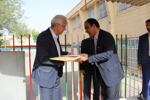 به پاس اجرای هنرمندانه در مراسم اختتامیه جشنواره قرآن و عترت: 

تقدیر و تجلیل از عوامل اجرایی و دانش آموزان گرود سرود دبستان شاهد خرم نژاد
 14