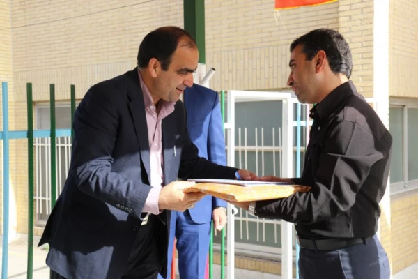 به پاس اجرای هنرمندانه در مراسم اختتامیه جشنواره قرآن و عترت: 

تقدیر و تجلیل از عوامل اجرایی و دانش آموزان گرود سرود دبستان شاهد خرم نژاد
 15