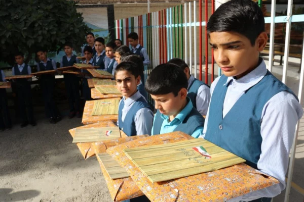 به پاس اجرای هنرمندانه در مراسم اختتامیه جشنواره قرآن و عترت: 

تقدیر و تجلیل از عوامل اجرایی و دانش آموزان گرود سرود دبستان شاهد خرم نژاد
 19