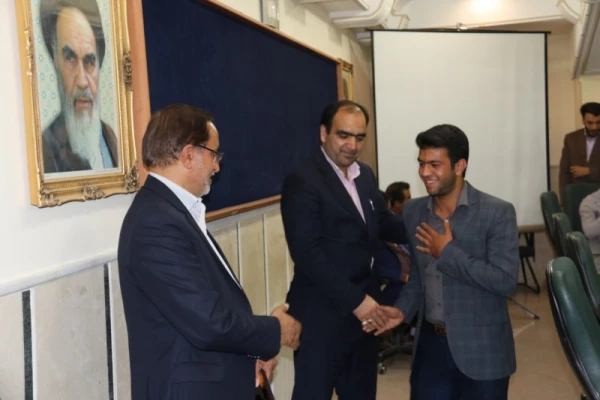 تقدیر و تجلیل از کادر اجرایی دانشجویی بیست و ششمین جشنواره کشوری قرآن و عترت دانشجومعلمان دانشگاه فرهنگیان 13