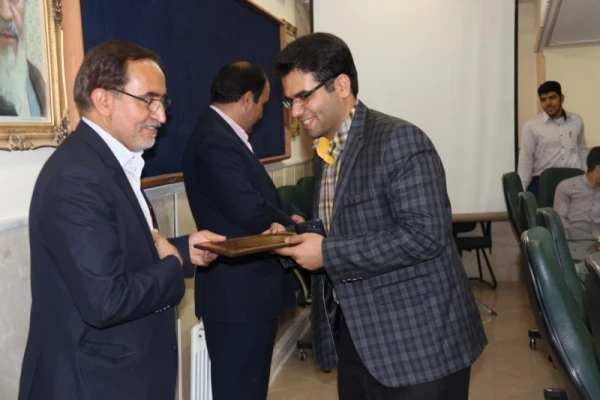 تقدیر و تجلیل از کادر اجرایی دانشجویی بیست و ششمین جشنواره کشوری قرآن و عترت دانشجومعلمان دانشگاه فرهنگیان 15