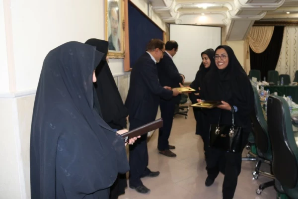 تقدیر و تجلیل از کادر اجرایی دانشجویی بیست و ششمین جشنواره کشوری قرآن و عترت دانشجومعلمان دانشگاه فرهنگیان 17