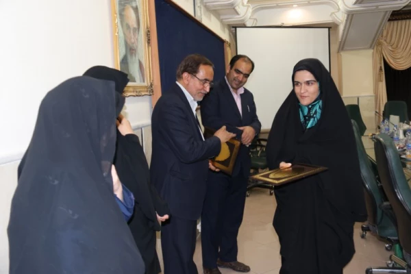 تقدیر و تجلیل از کادر اجرایی دانشجویی بیست و ششمین جشنواره کشوری قرآن و عترت دانشجومعلمان دانشگاه فرهنگیان 18