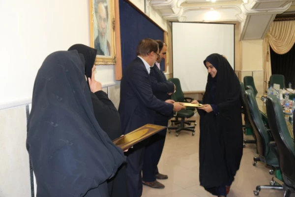 تقدیر و تجلیل از کادر اجرایی دانشجویی بیست و ششمین جشنواره کشوری قرآن و عترت دانشجومعلمان دانشگاه فرهنگیان 20