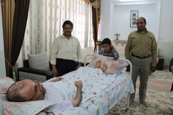 عیادت از همکار فرهنگی بیمار
 6