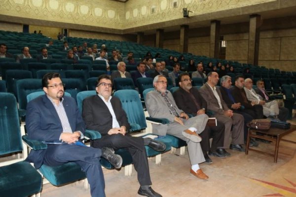 به میزبانی پردیس شهیدان پاک نژاد برگزار شد:

برگزاری اولین جلسه گروه های آموزشی با حضور اساتید پردیس استانی دانشگاه فرهنگیان یزد در سال تحصیلی جدید 
 4