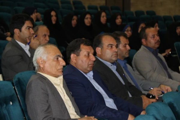 به میزبانی پردیس شهیدان پاک نژاد برگزار شد:

برگزاری اولین جلسه گروه های آموزشی با حضور اساتید پردیس استانی دانشگاه فرهنگیان یزد در سال تحصیلی جدید 
 5