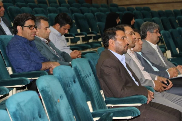 به میزبانی پردیس شهیدان پاک نژاد برگزار شد:

برگزاری اولین جلسه گروه های آموزشی با حضور اساتید پردیس استانی دانشگاه فرهنگیان یزد در سال تحصیلی جدید 
 7