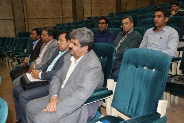 به میزبانی پردیس شهیدان پاک نژاد برگزار شد:

برگزاری اولین جلسه گروه های آموزشی با حضور اساتید پردیس استانی دانشگاه فرهنگیان یزد در سال تحصیلی جدید 
 9