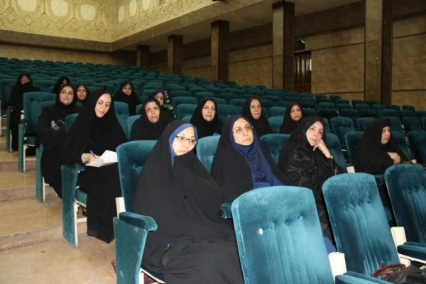 به میزبانی پردیس شهیدان پاک نژاد برگزار شد:

برگزاری اولین جلسه گروه های آموزشی با حضور اساتید پردیس استانی دانشگاه فرهنگیان یزد در سال تحصیلی جدید 
 10