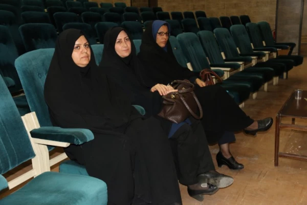 به میزبانی پردیس شهیدان پاک نژاد برگزار شد:

برگزاری اولین جلسه گروه های آموزشی با حضور اساتید پردیس استانی دانشگاه فرهنگیان یزد در سال تحصیلی جدید 
 12