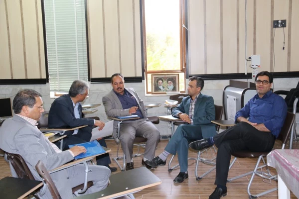 به میزبانی پردیس شهیدان پاک نژاد برگزار شد:

برگزاری اولین جلسه گروه های آموزشی با حضور اساتید پردیس استانی دانشگاه فرهنگیان یزد در سال تحصیلی جدید 
 14