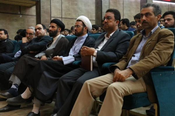 آیت الله  ناصری در مراسم آغاز سال تحصیلی دانشجومعلمان دانشگاه فرهنگیان یزد:

شما معلمان و هدایتگران فرزندان این جامعه هستید و ساختار علمی، عقیدتی، فکری و رشد عقلانی دانش آموزان این مرزوبوم به دست شما عزیزان است.
 2