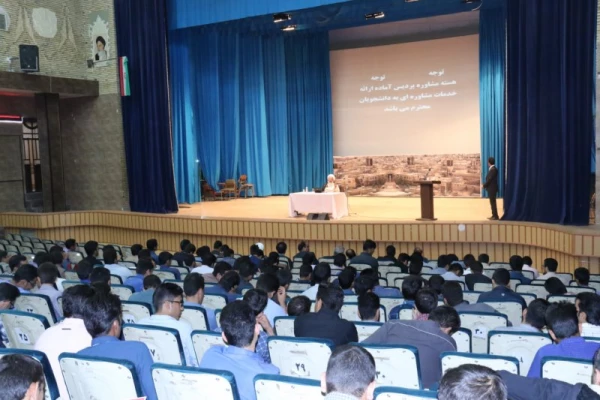 آیت الله  ناصری در مراسم آغاز سال تحصیلی دانشجومعلمان دانشگاه فرهنگیان یزد:

شما معلمان و هدایتگران فرزندان این جامعه هستید و ساختار علمی، عقیدتی، فکری و رشد عقلانی دانش آموزان این مرزوبوم به دست شما عزیزان است.
 2