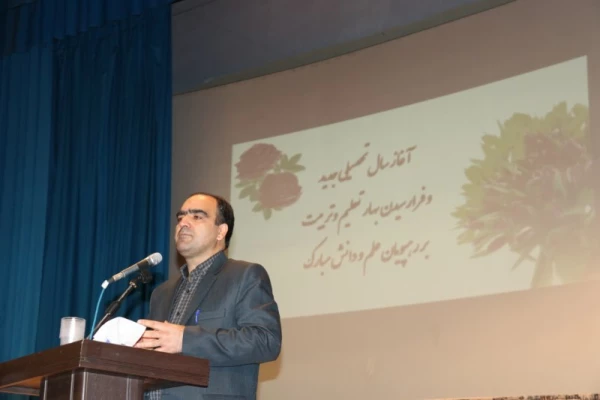 آیت الله  ناصری در مراسم آغاز سال تحصیلی دانشجومعلمان دانشگاه فرهنگیان یزد:

شما معلمان و هدایتگران فرزندان این جامعه هستید و ساختار علمی، عقیدتی، فکری و رشد عقلانی دانش آموزان این مرزوبوم به دست شما عزیزان است. 2