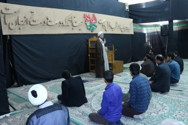 مدیرعامل بنیاد فرهنگی حضرت مهدی (عج) در جمع نمازگزاران پردیس پاک نژاد :

شناخت درست حرکت مهدویت، لازمه اش شناخت درست وظیفه در هر زمان و عمل به آن است.
 3