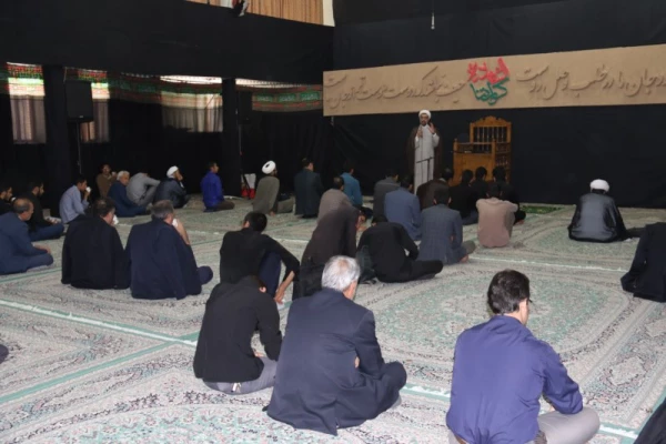 مدیرعامل بنیاد فرهنگی حضرت مهدی (عج) در جمع نمازگزاران پردیس پاک نژاد :

شناخت درست حرکت مهدویت، لازمه اش شناخت درست وظیفه در هر زمان و عمل به آن است.
 4