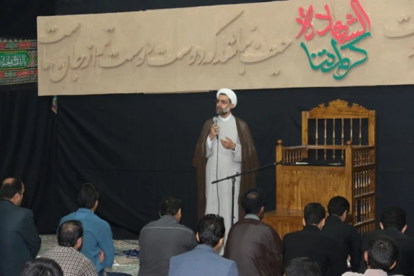 مدیرعامل بنیاد فرهنگی حضرت مهدی (عج) در جمع نمازگزاران پردیس پاک نژاد :

شناخت درست حرکت مهدویت، لازمه اش شناخت درست وظیفه در هر زمان و عمل به آن است.
 5